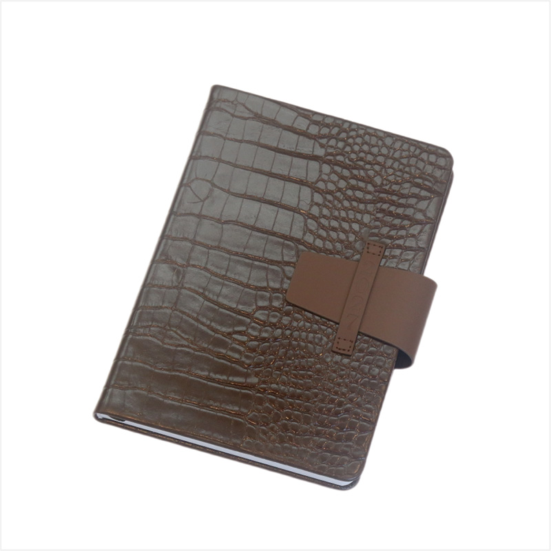 Cuaderno de cuero marrón