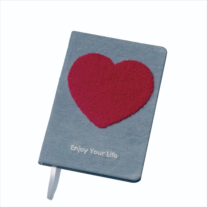 Cuaderno cubierto de telas