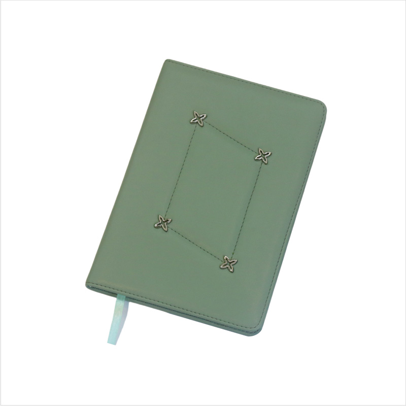 Cuaderno de cuero en relieve
