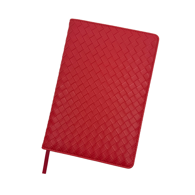 Cuaderno de cuero rojo